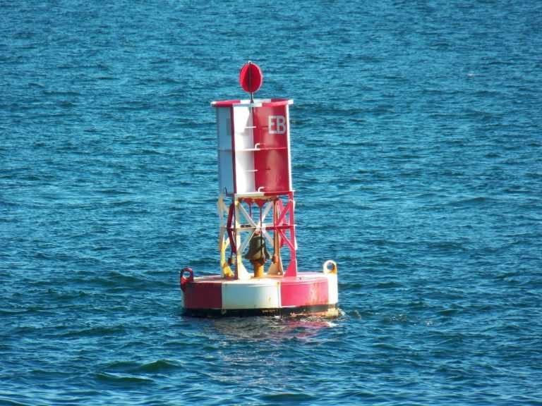 How to Read Water Buoys & Channel Markers? | Maui Boating Safety Tips